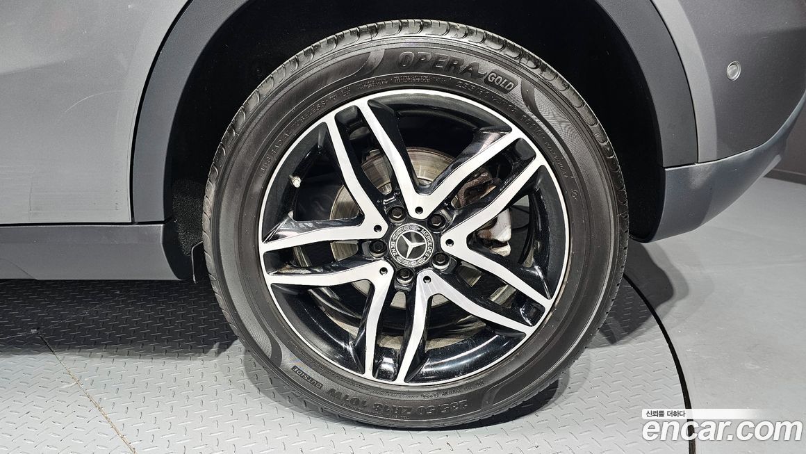 Mercedes-Benz GLA-Class 2019