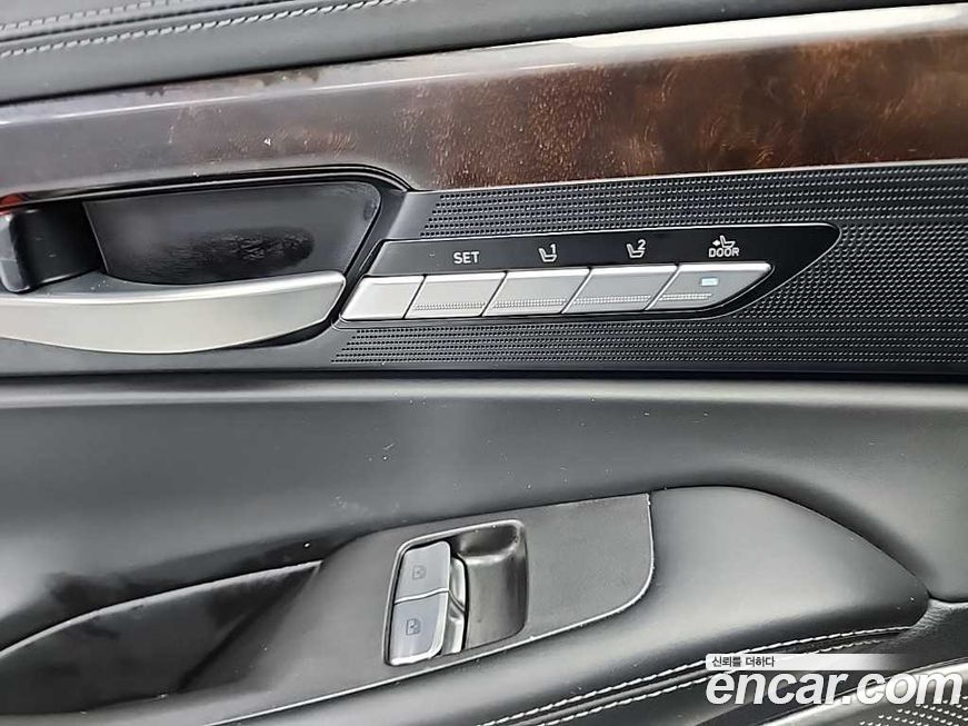 Genesis EQ900 2016