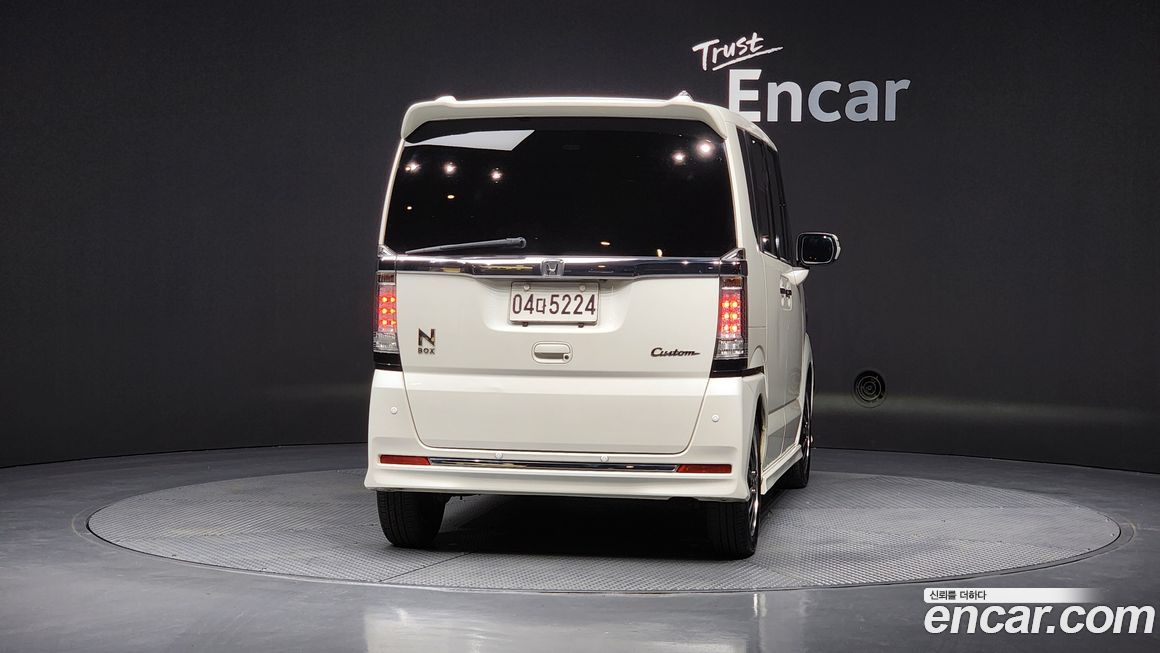 Honda N-BOX 2016