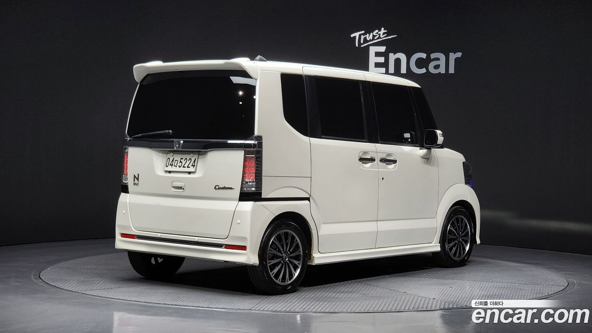 Honda N-BOX 2016