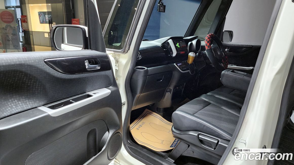 Honda N-BOX 2016