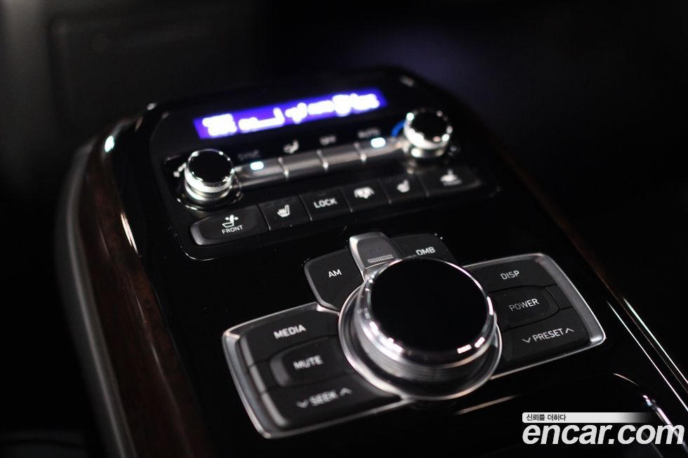 Genesis EQ900 2018