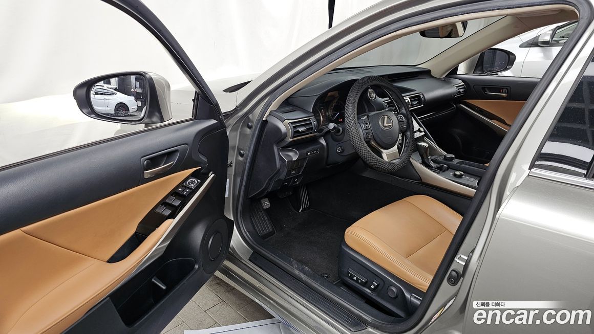 Lexus IS 2018