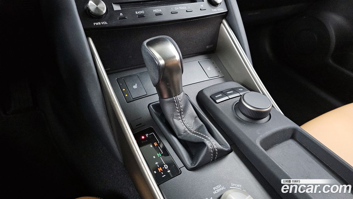 Lexus IS 2018