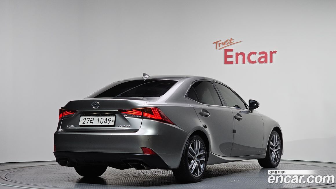 Lexus IS 2018