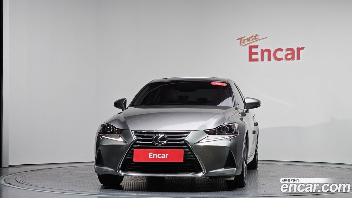 Lexus IS 2018