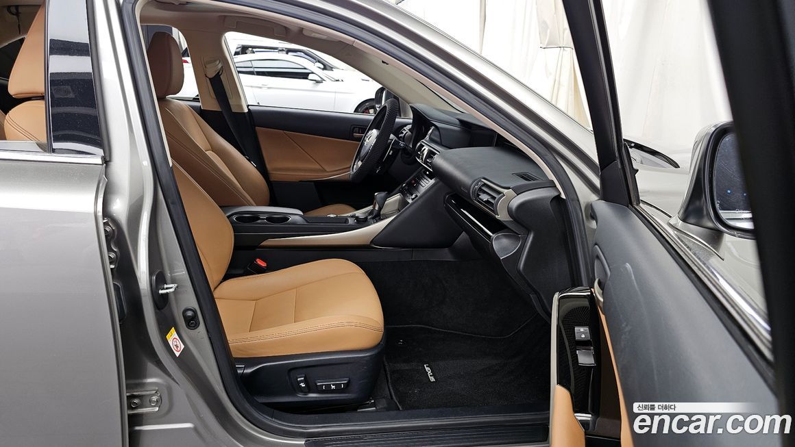 Lexus IS 2018
