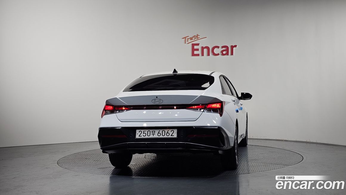 Hyundai AVANTE 2025