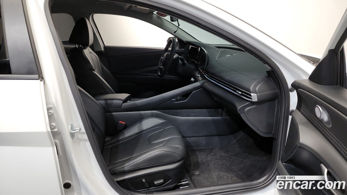 Hyundai AVANTE 2025