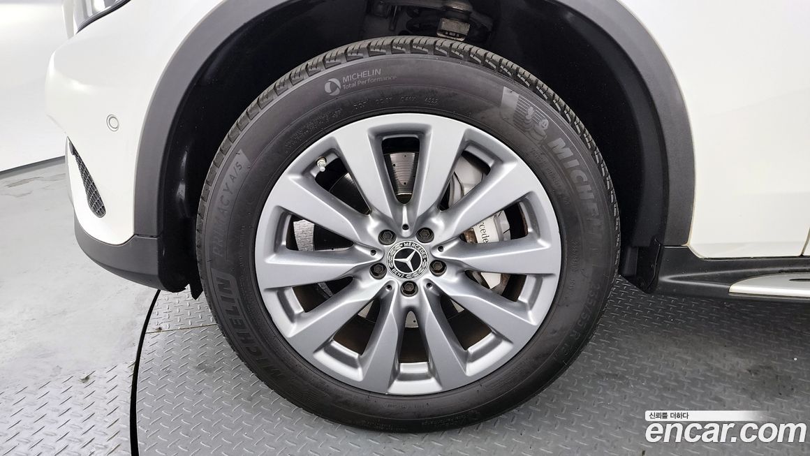 Mercedes-Benz GLC-Class 2019