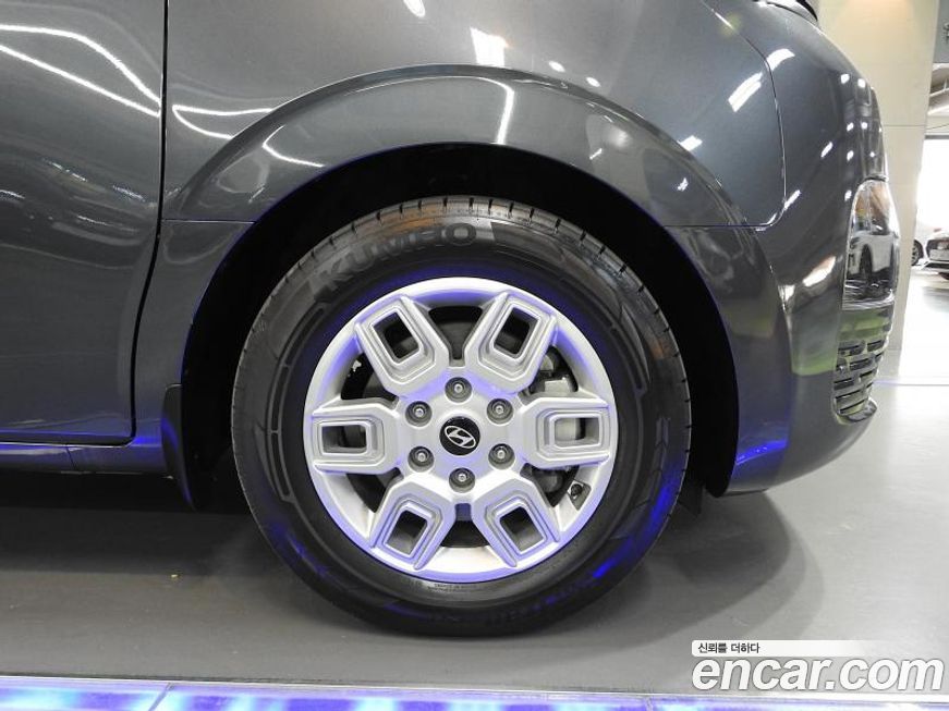 Hyundai Staria 2025