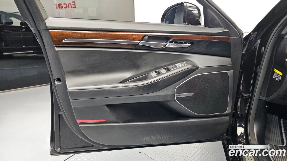Genesis EQ900 2018