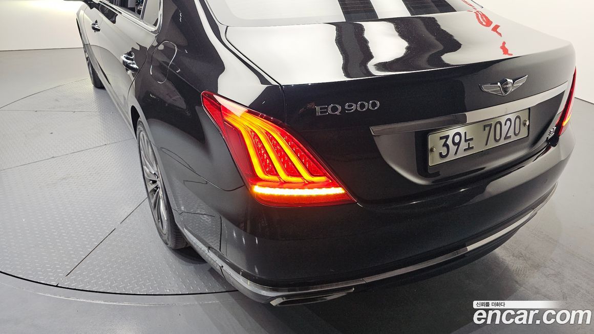 Genesis EQ900 2018