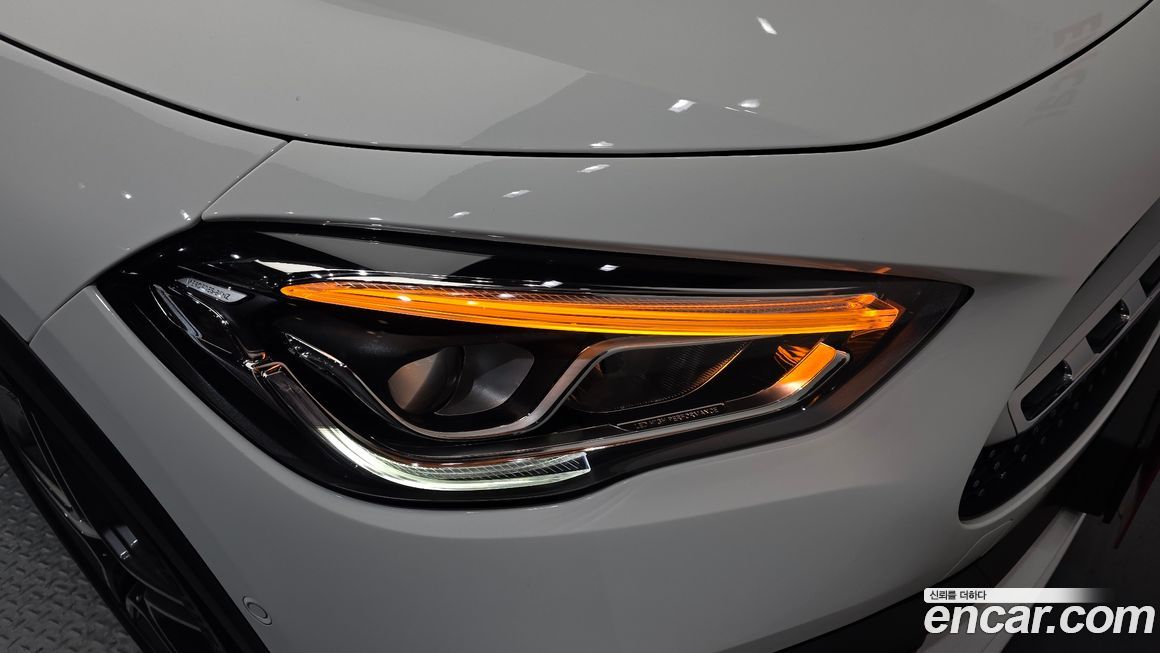 Mercedes-Benz GLA-Class 2021