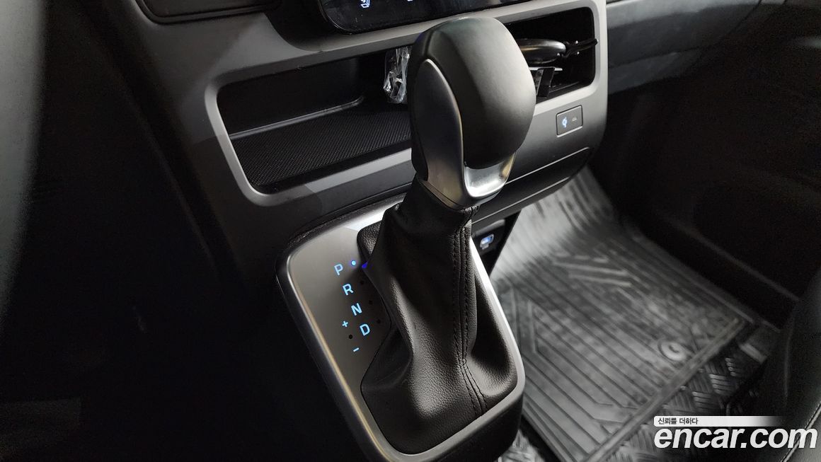 Hyundai Staria 2025