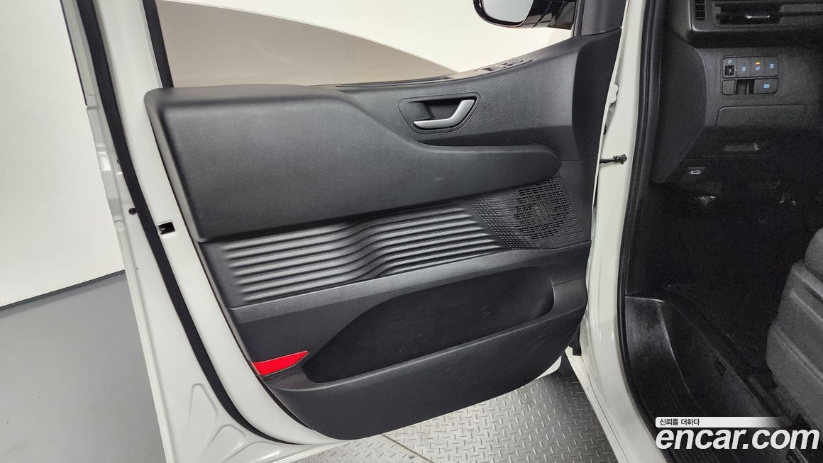 Hyundai Staria 2025
