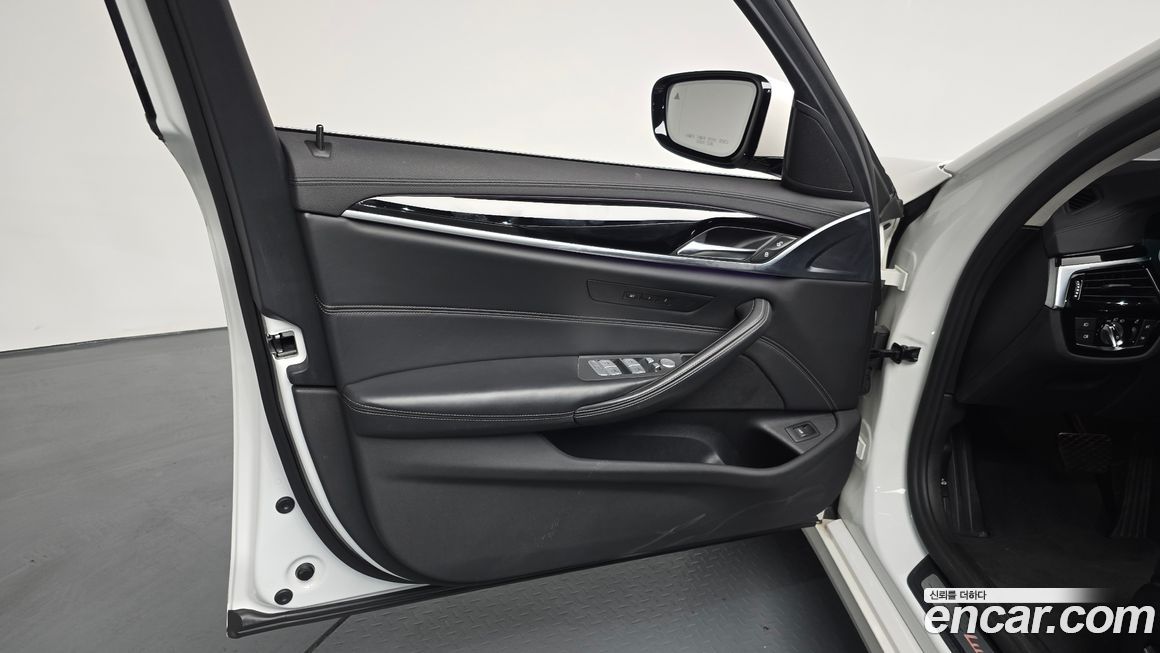 BMW 5-Series 2019