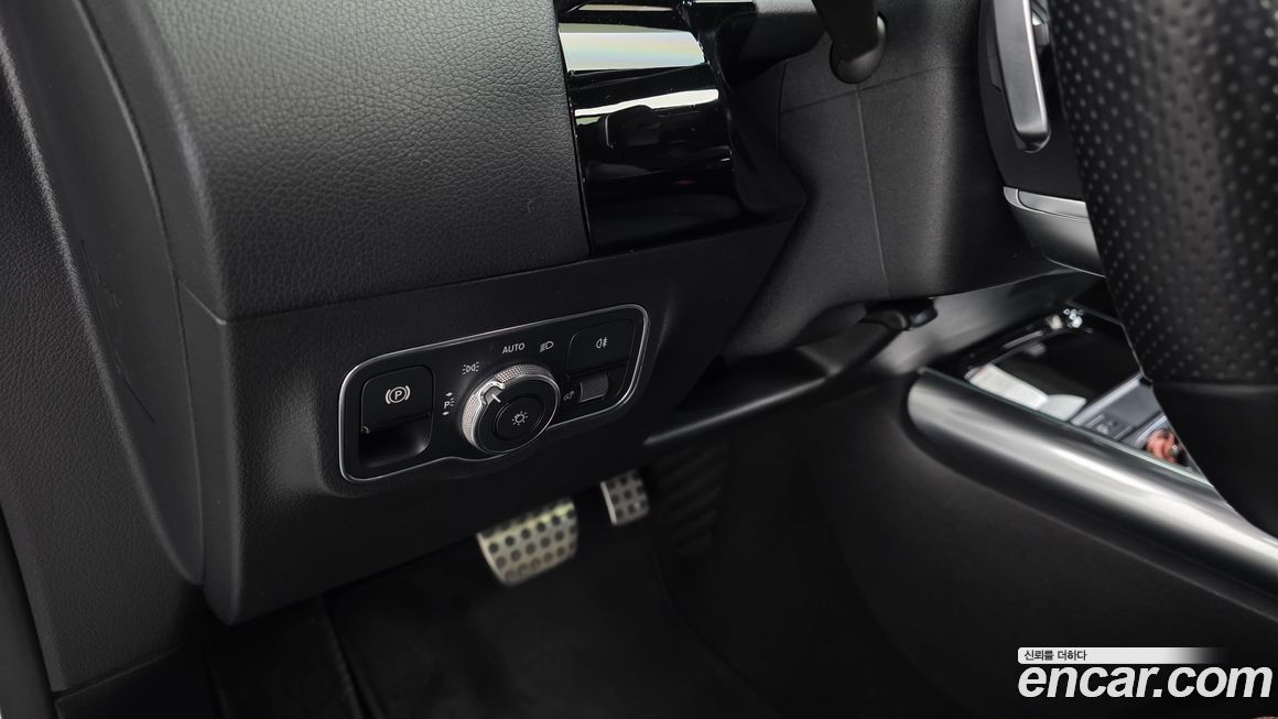 Mercedes-Benz GLA-Class 2021