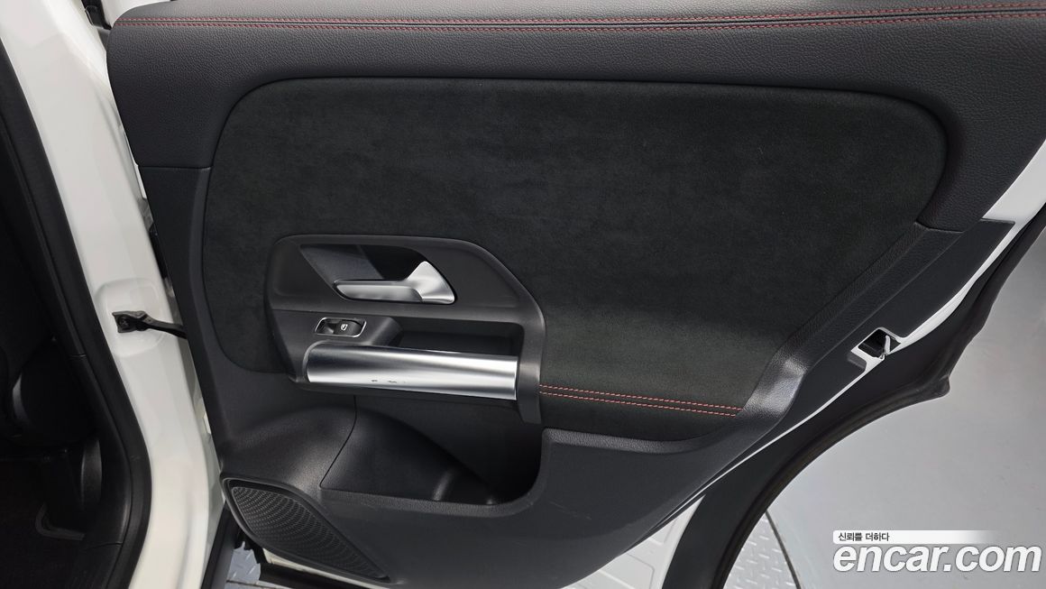 Mercedes-Benz GLA-Class 2021