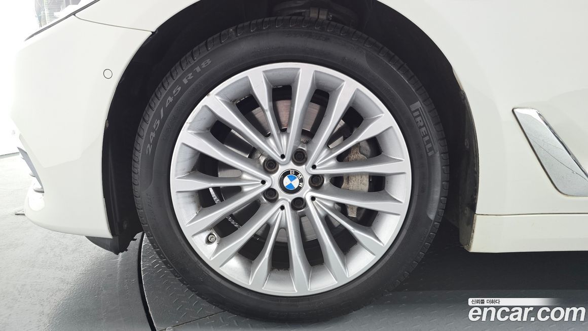 BMW 5-Series 2019