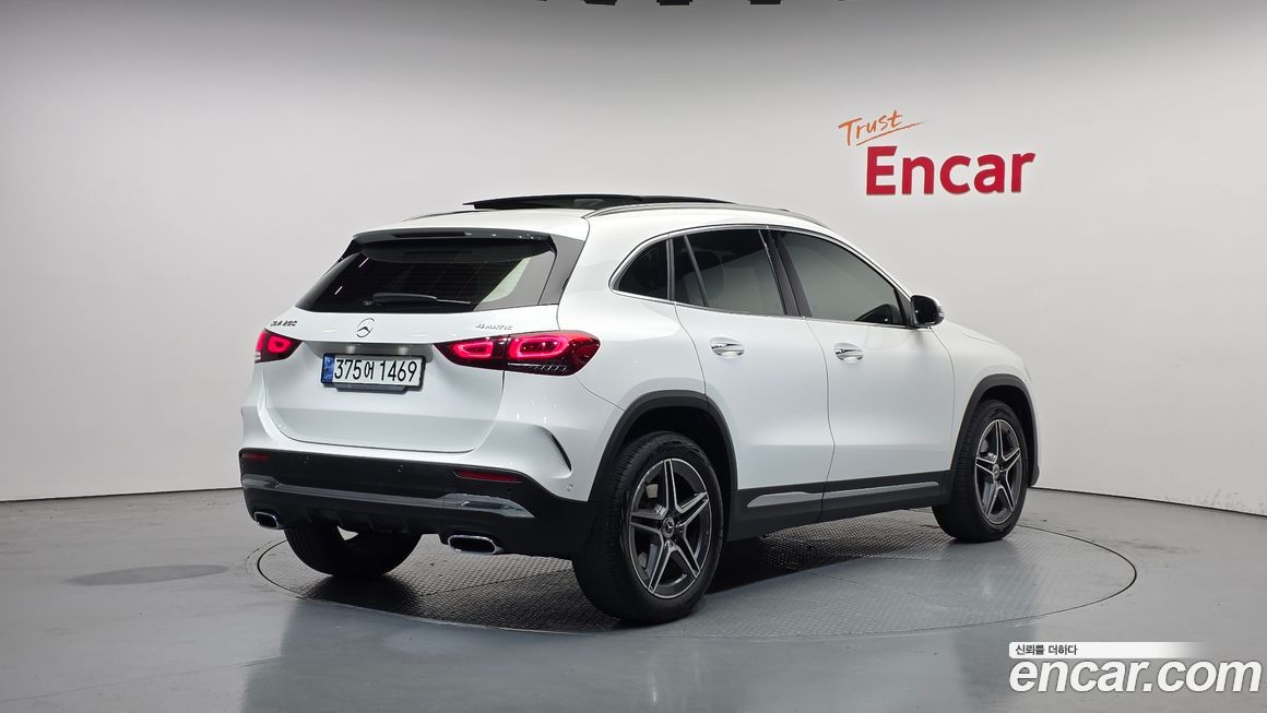 Mercedes-Benz GLA-Class 2021