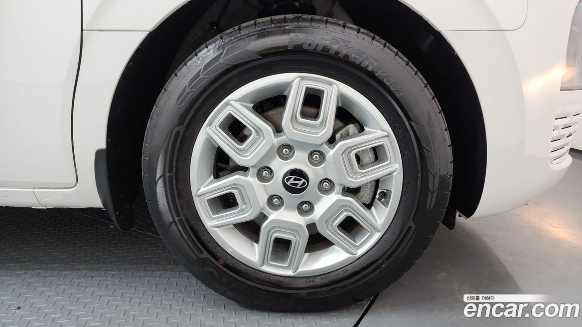 Hyundai Staria 2025