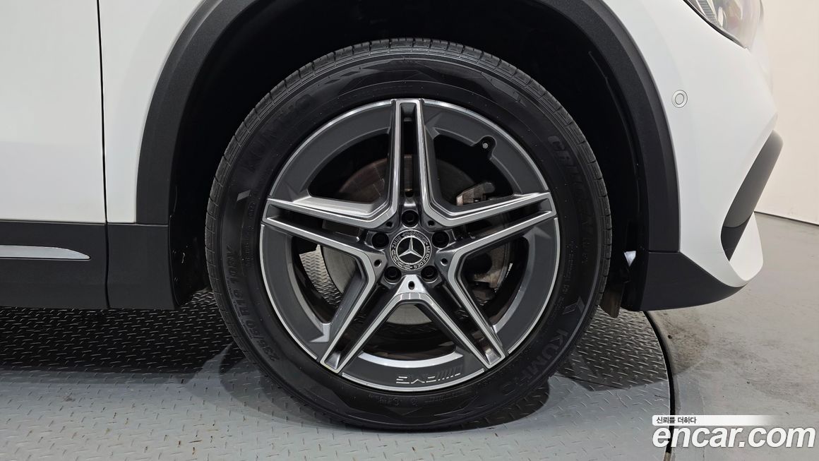 Mercedes-Benz GLA-Class 2021