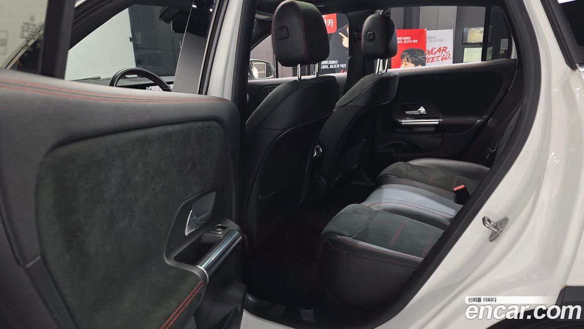 Mercedes-Benz GLA-Class 2021