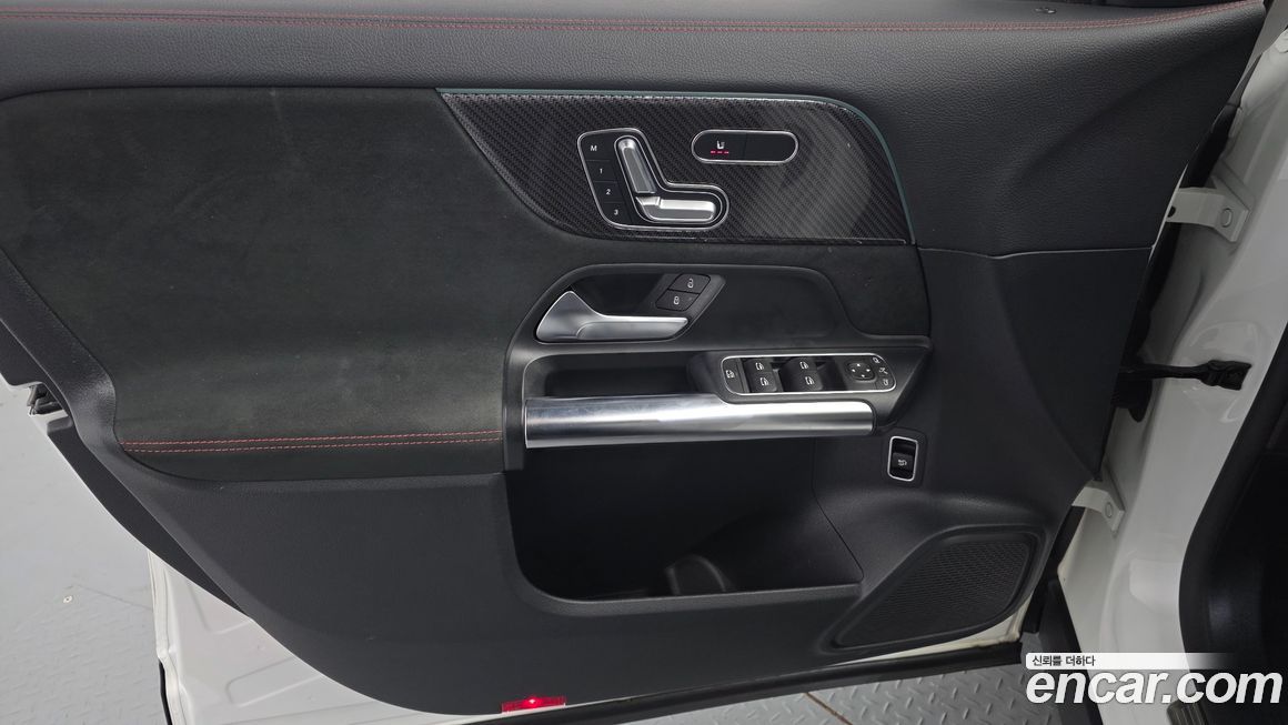 Mercedes-Benz GLA-Class 2021