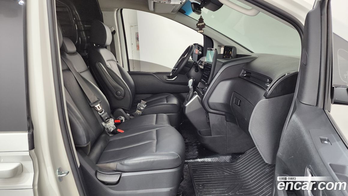 Hyundai Staria 2025