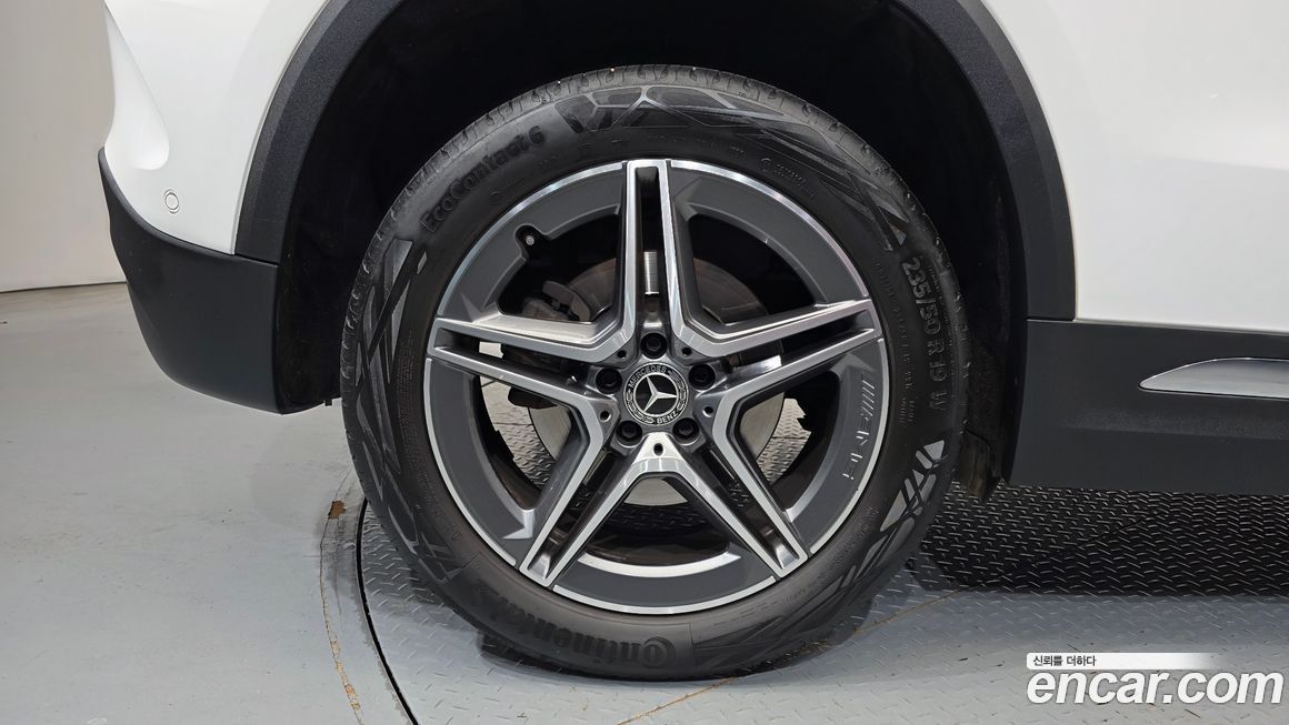 Mercedes-Benz GLA-Class 2021