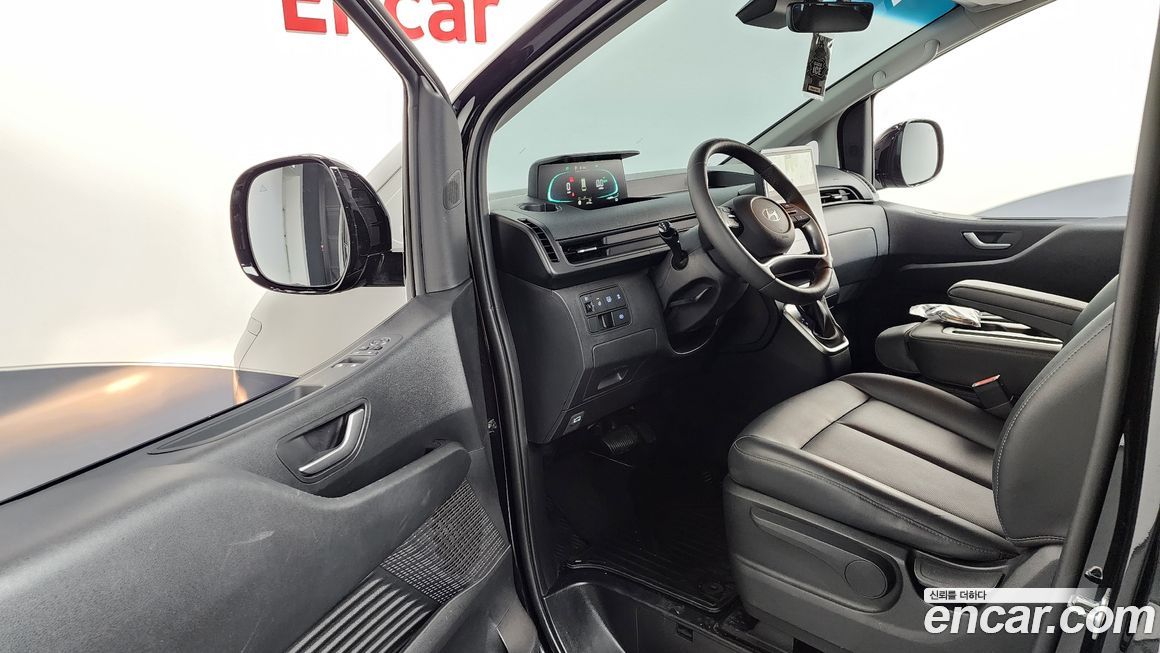 Hyundai Staria 2025