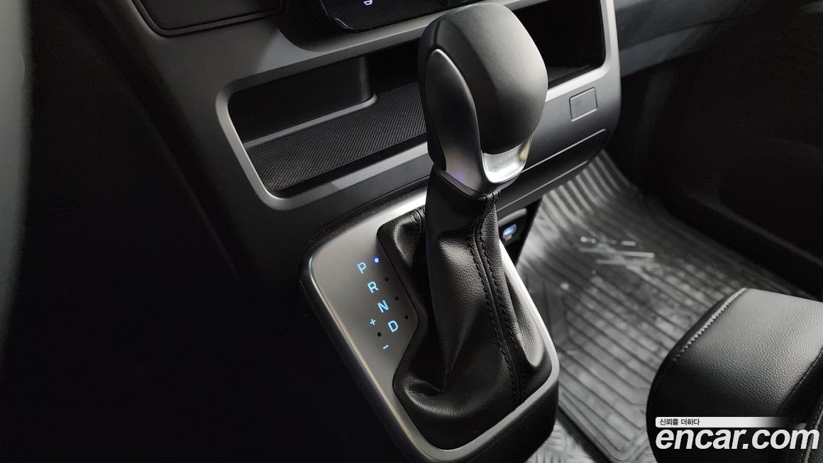 Hyundai Staria 2025
