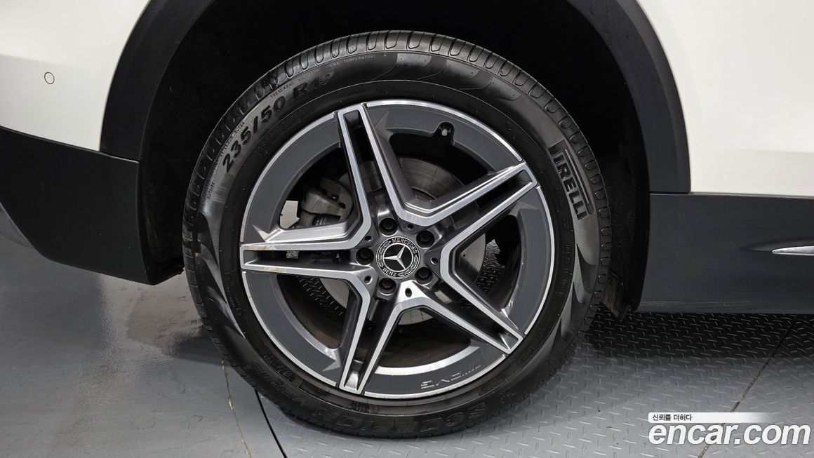 Mercedes-Benz GLB-Class 2020