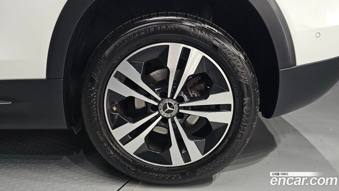 Mercedes-Benz GLB-Class 2020