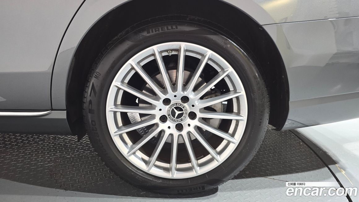 Mercedes-Benz E-Class 2021