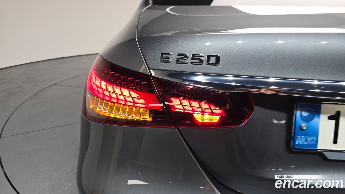 Mercedes-Benz E-Class 2021