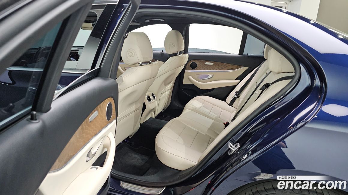 Mercedes-Benz E-Class 2021