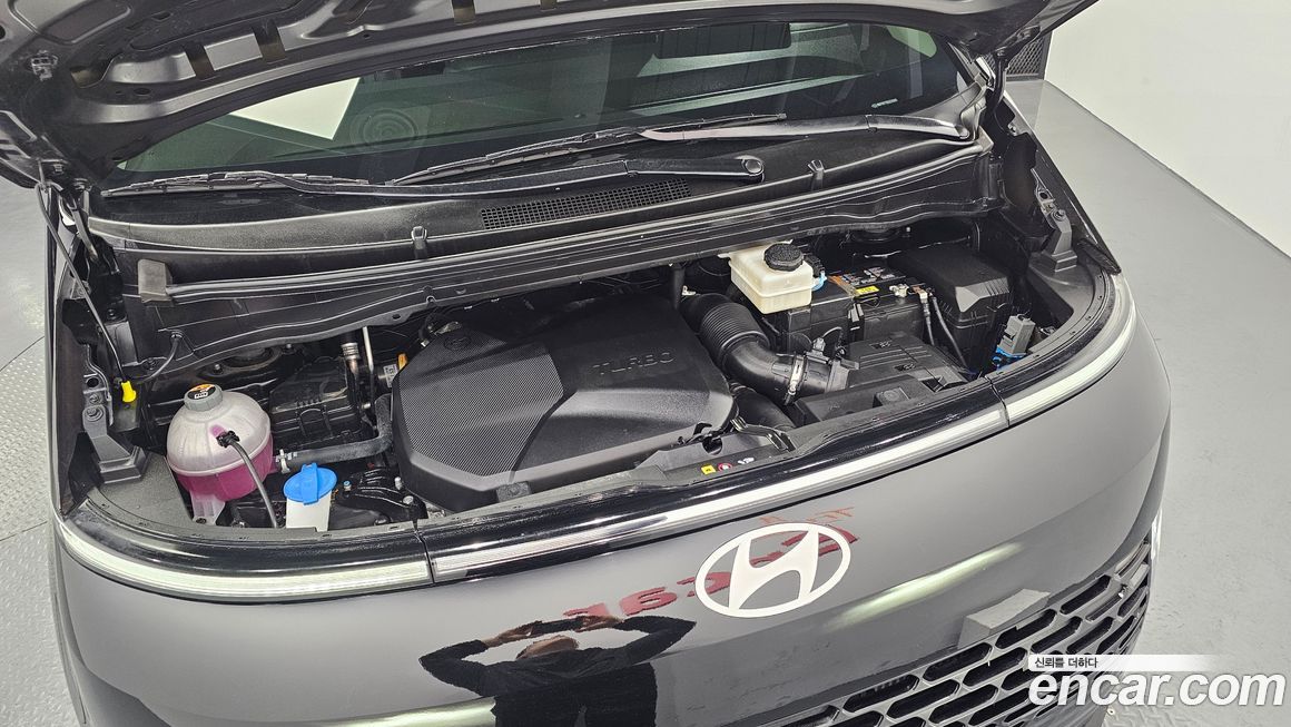 Hyundai Staria 2025