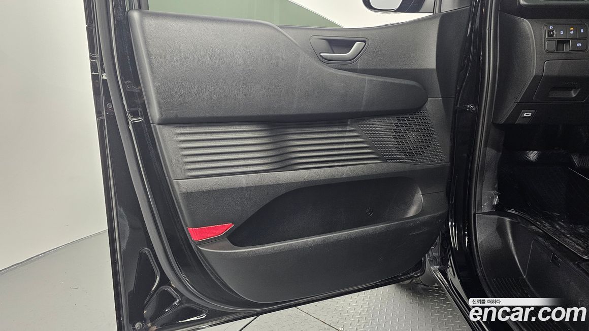 Hyundai Staria 2025