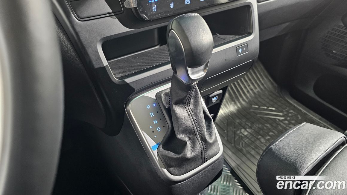 Hyundai Staria 2025