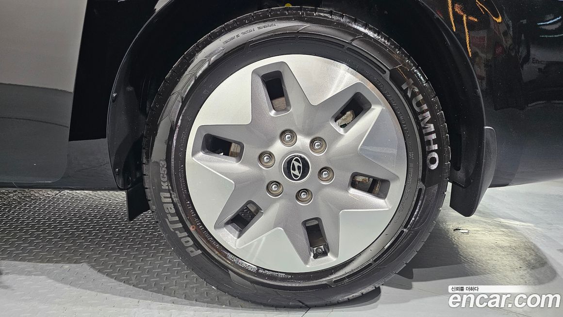 Hyundai Staria 2025