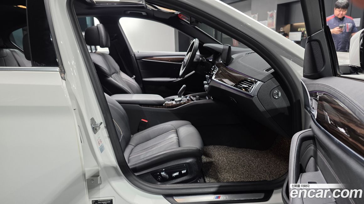 BMW 5-Series 2021