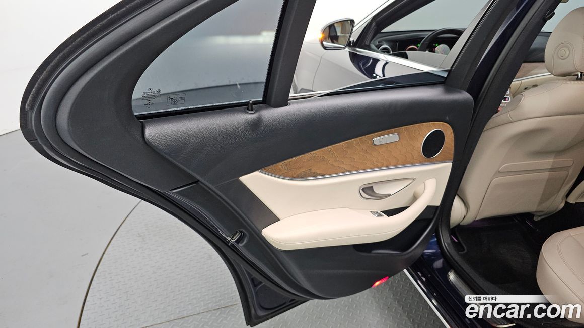 Mercedes-Benz E-Class 2021