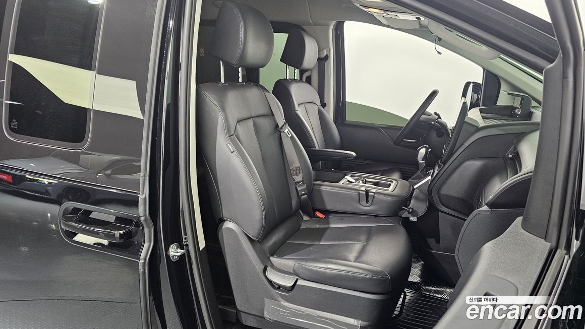 Hyundai Staria 2025