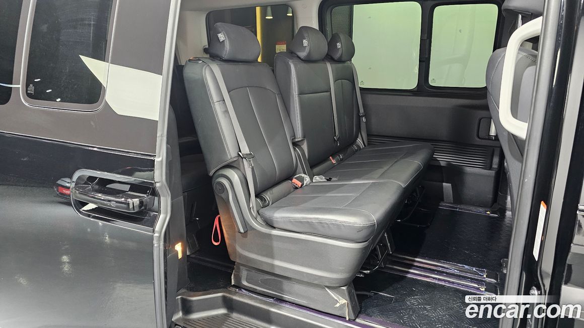 Hyundai Staria 2025