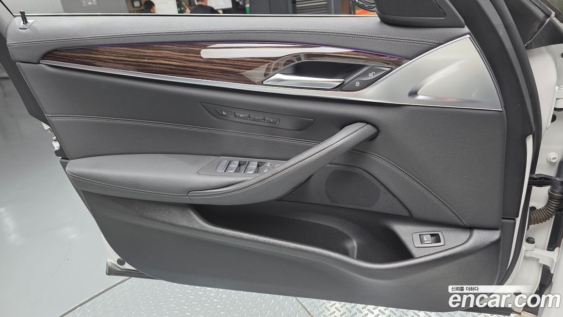 BMW 5-Series 2021