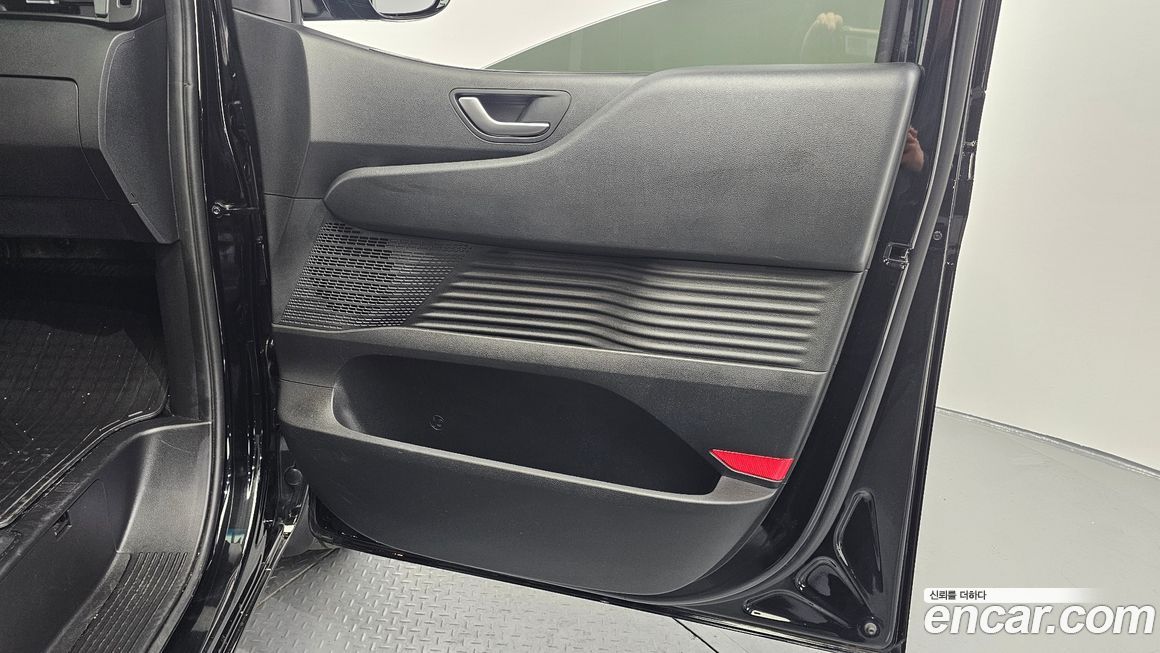 Hyundai Staria 2025