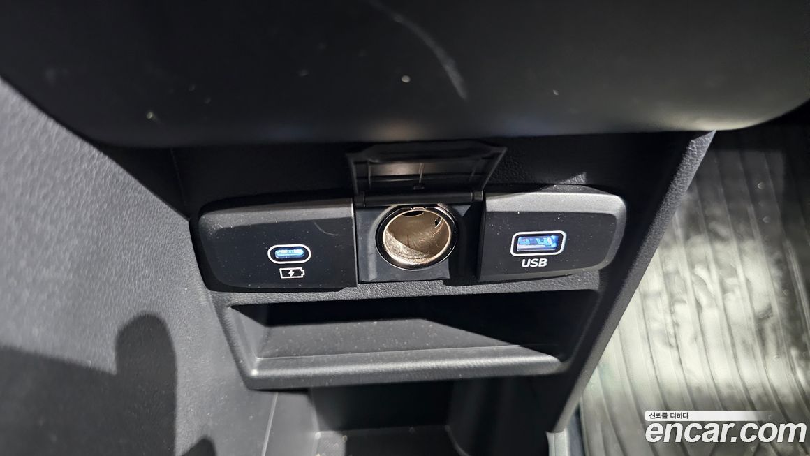 Hyundai Staria 2025