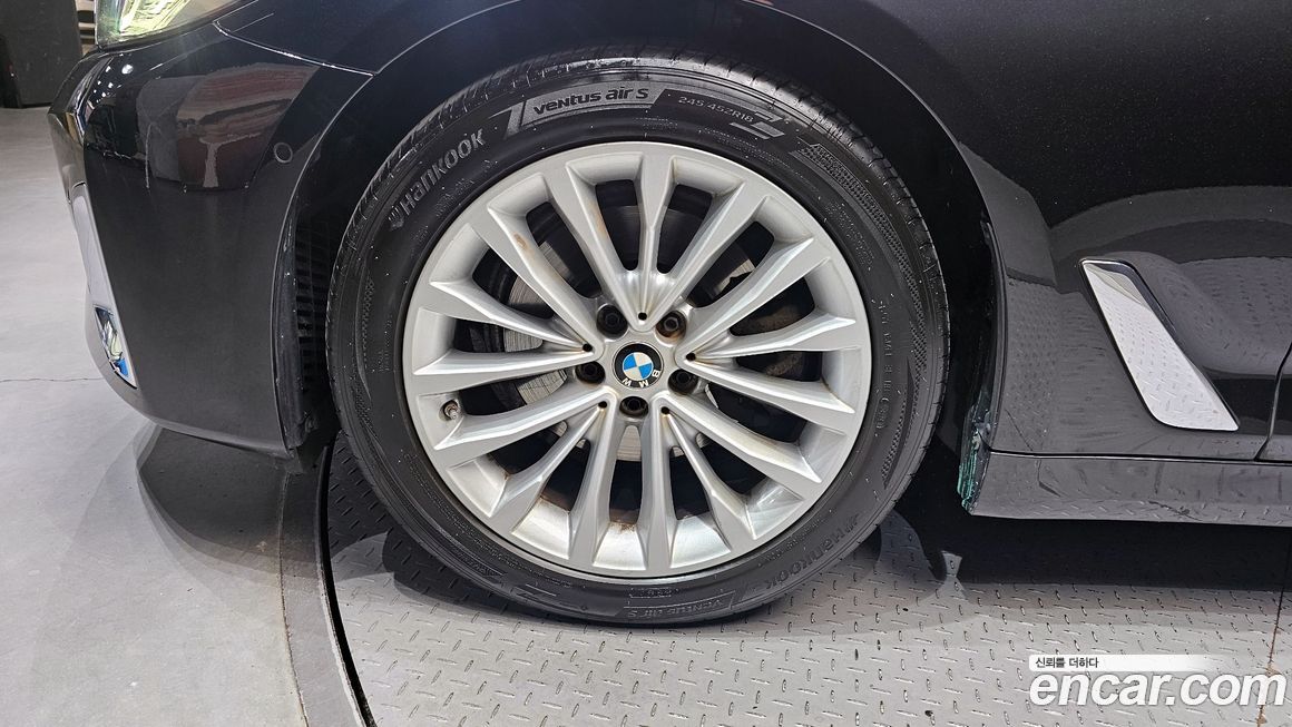 BMW 5-Series 2021